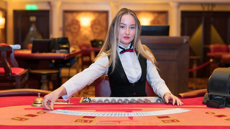 Dealer Trong Blackjack Là Gì?