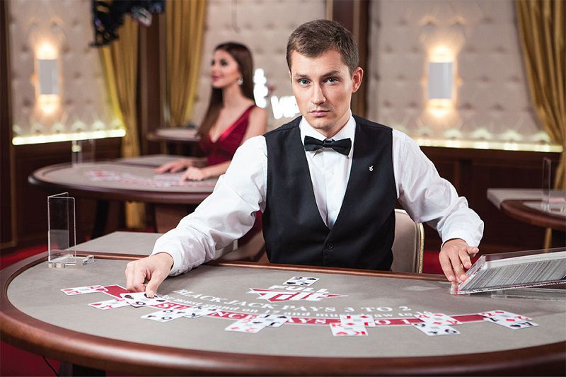 Quy Trình Và Cách Chia Bài Của Dealer Trong Blackjack